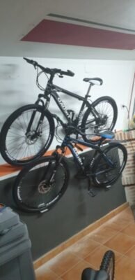 vélos accrochés chez un client