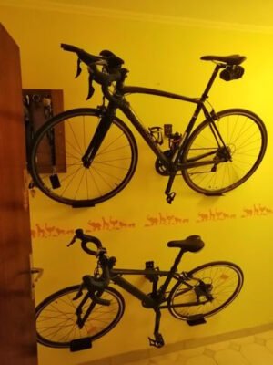 vélos accrochés chez un client